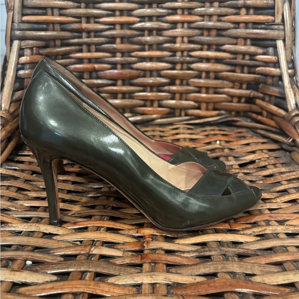 Kate Spade Dark Green Peep-Toe Heels in size 9.5 Made in Italy